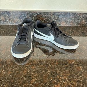 Nike Court Royale Shoes (Size 9)